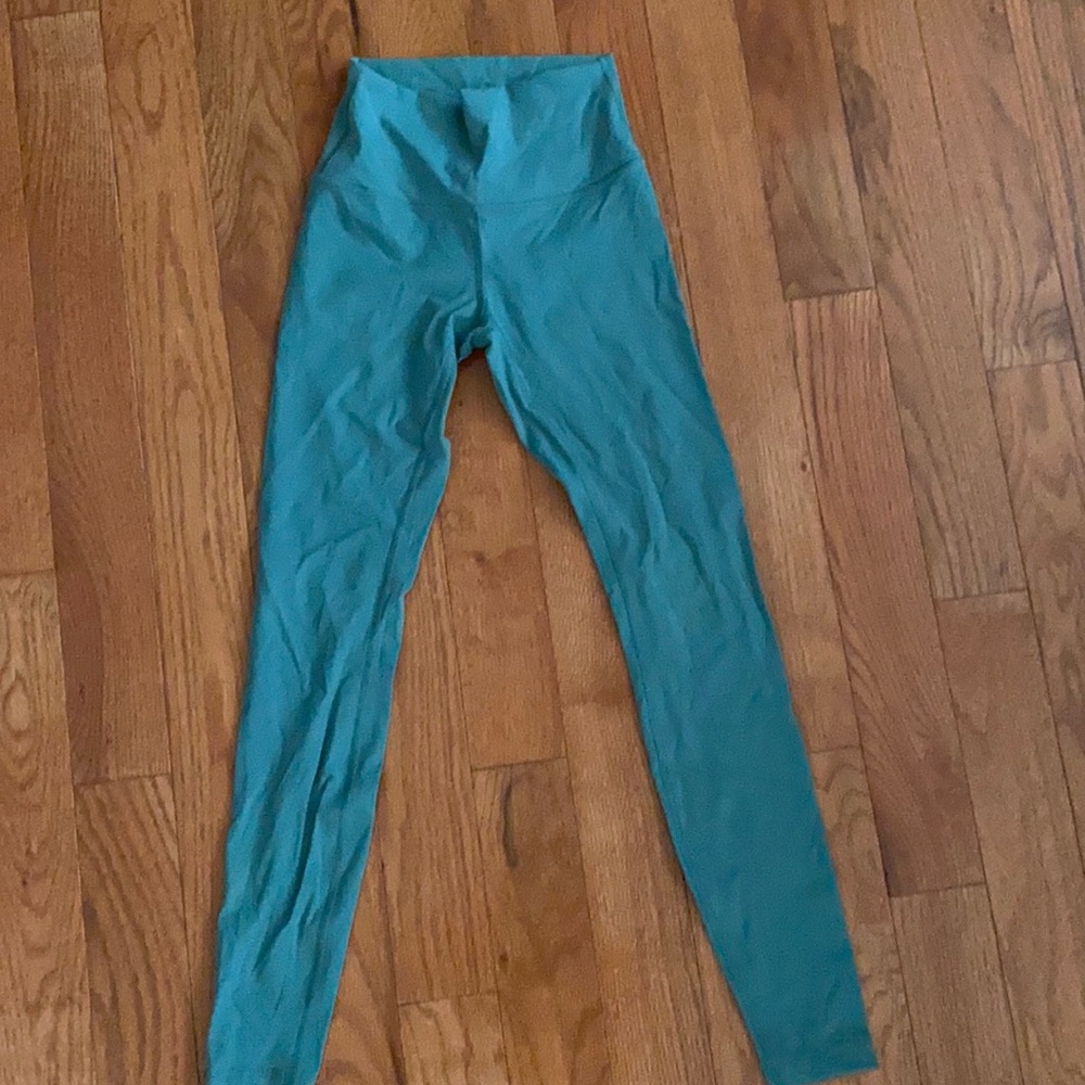 EXTREMELY RARE Lululemon size 4 Wunder Under pants Hawaii